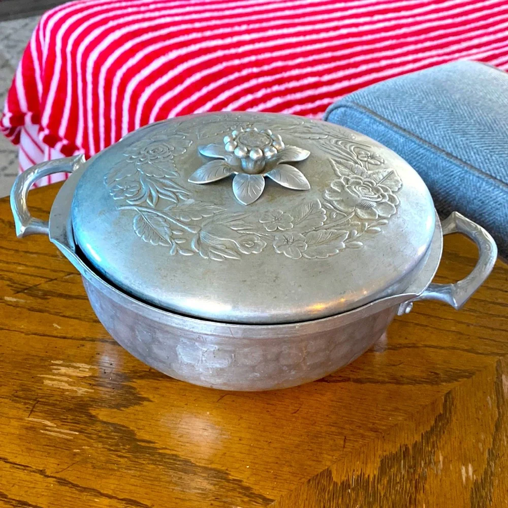 Vintage Everlast Hand Forged Aluminum Casserole Bowl with Lid 8” Interior